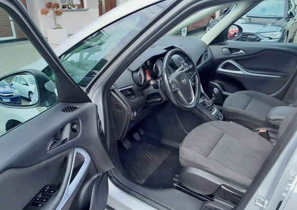 Opel Zafira cena 37900 przebieg: 183260, rok produkcji 2013 z Malbork małe 211